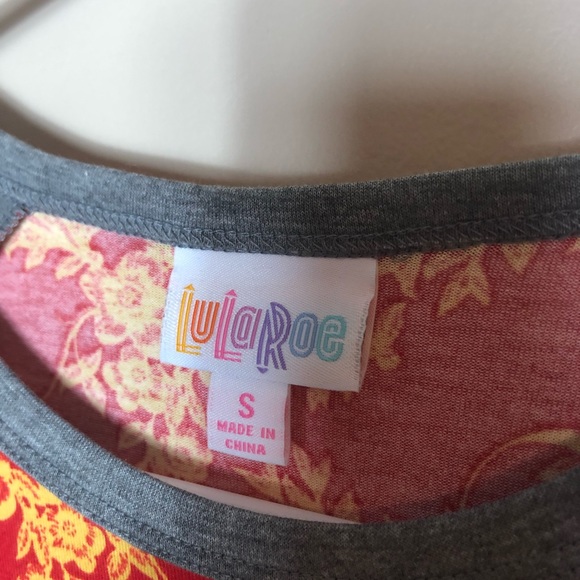 LulaRoe Randy T-shirt size small. Red/gray - Picture 3 of 6